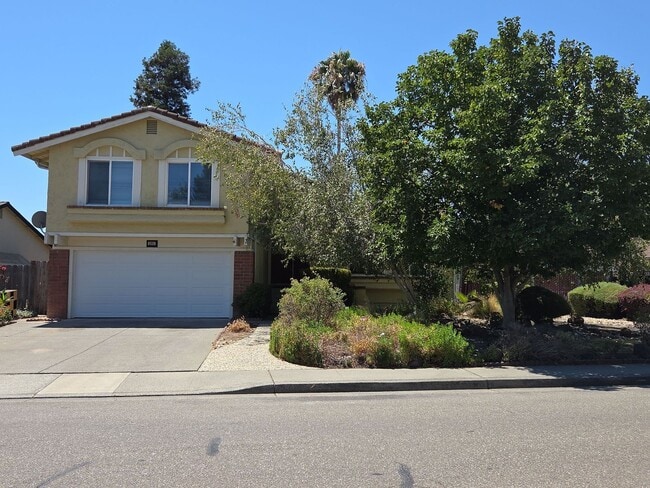 Building Photo - AVAILABLE NOW Rental