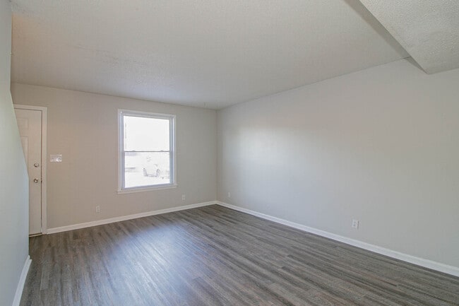 Photo - 809 Golf View Pl
