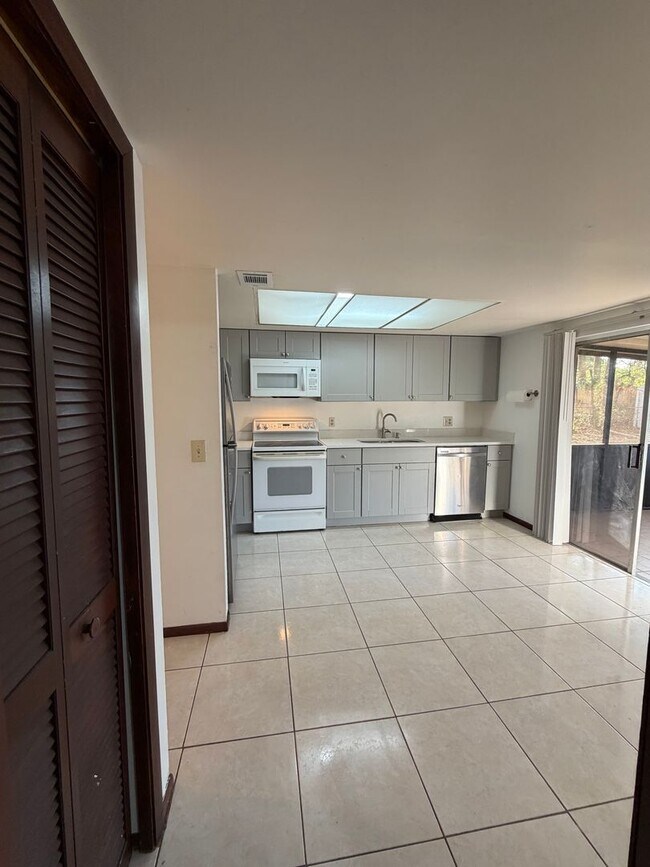 Photo - 2036 Las Palmas Cir