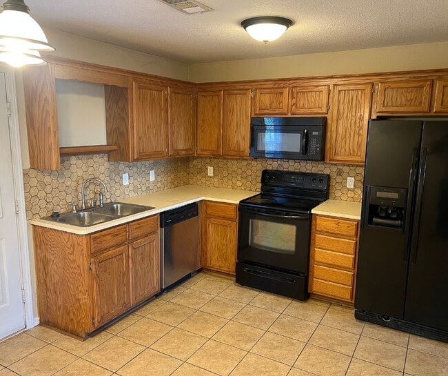 Photo - 2208 Kaylonni Ln