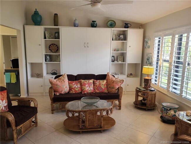 Photo - 590 NE Lima Vias