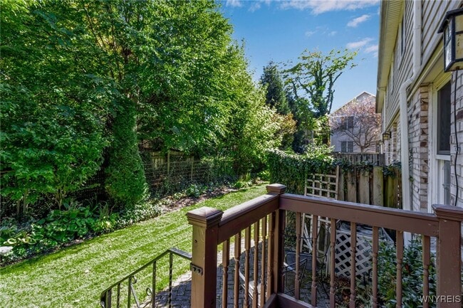 Photo - 666 W Ferry St