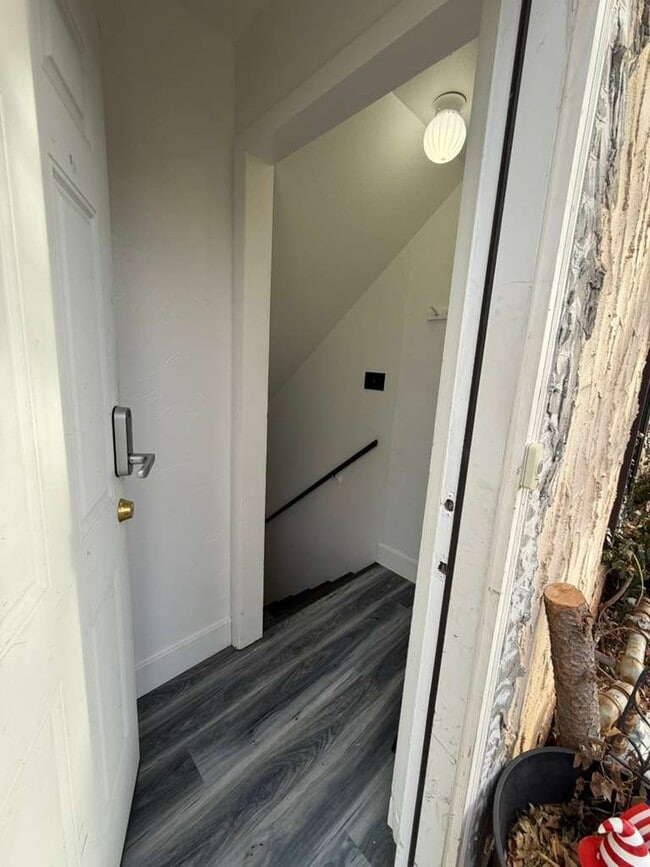 Photo - 706 E Stuart St Unit Atrium Apartment