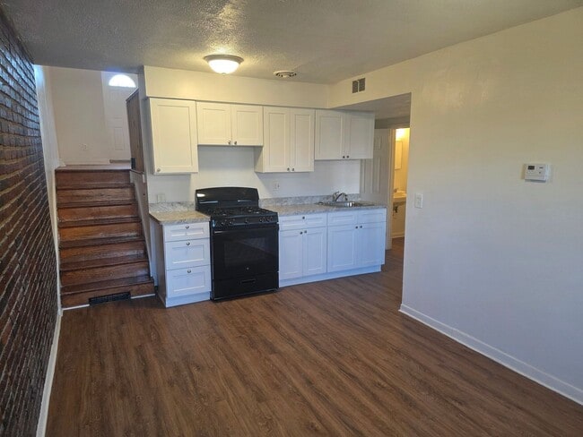 Photo - 1321 E 23rd St