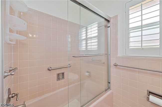 Building Photo - 4520 SE 9th Ave