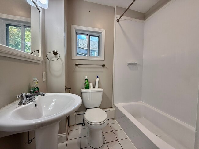 Building Photo - 31 Park St Unit 1 Rental