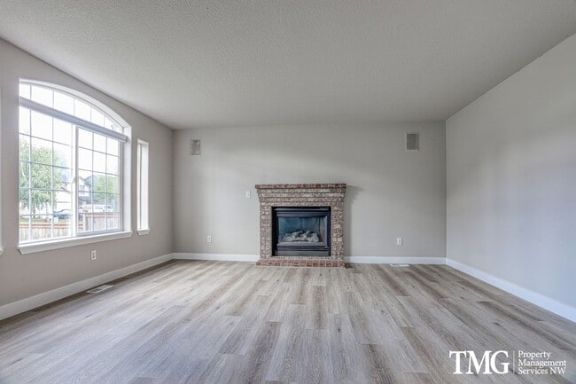 Photo - **MI Special: Feb Rent Free!!** 4 Bed 2.5 Bath Home Near Parks, Shopping, and Dining. Main Level ...