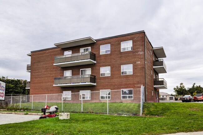Photo - 506 Danforth Rd