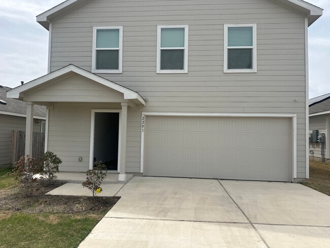 Building Photo - Room in House on Willkomen Way