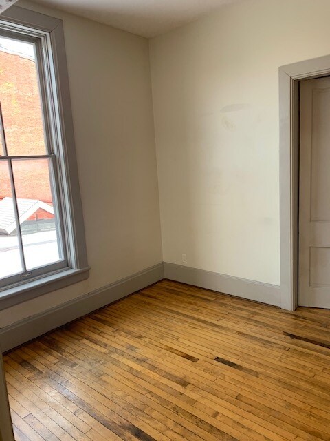 Photo - 10 1/2 N Sandusky St Unidad 2nd Floor