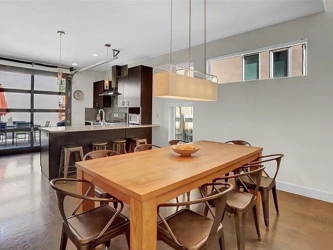 Photo - 2713 Grove St