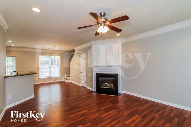 Photo - 1658 Heyford Cir NW