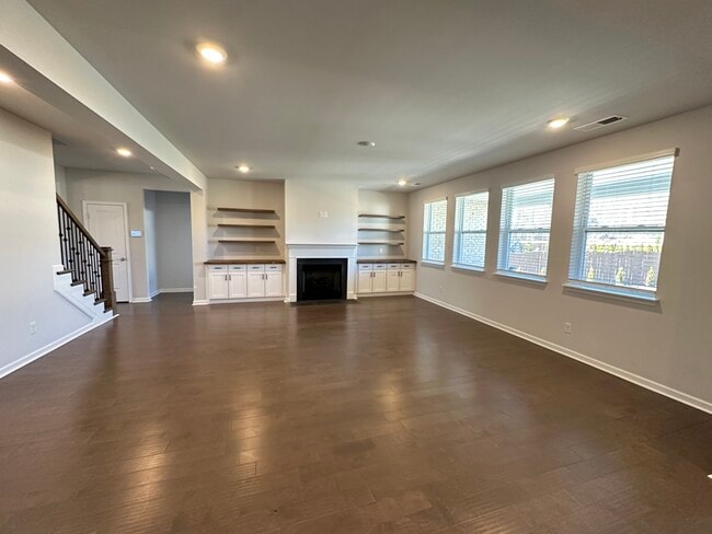 304 Greymoor Ln