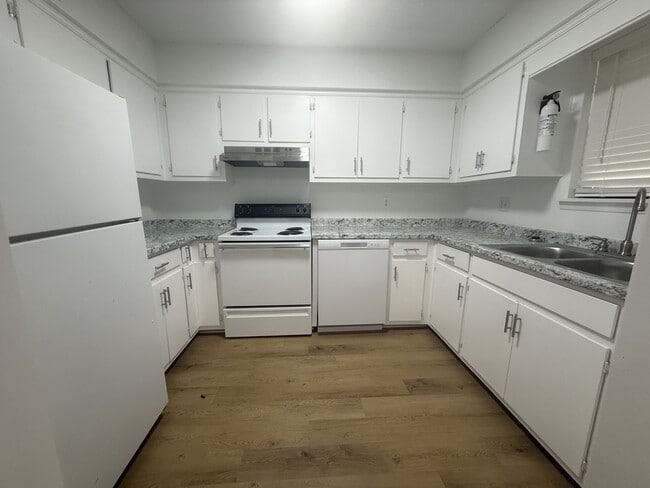 Photo - 902 Darling Ave