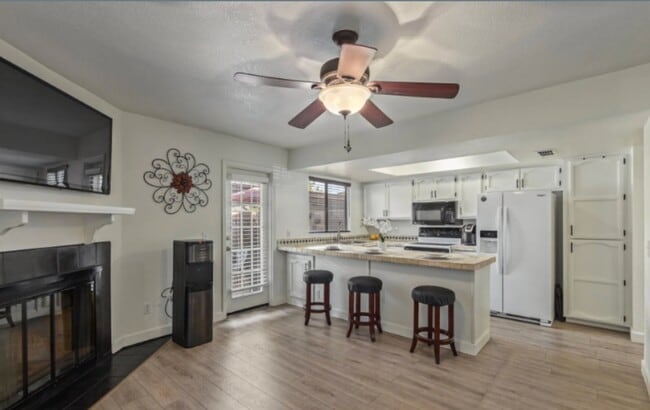 Photo - 170 E Guadalupe Rd