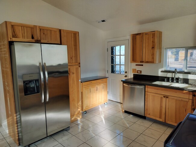 Photo - 800 S 3rd W St