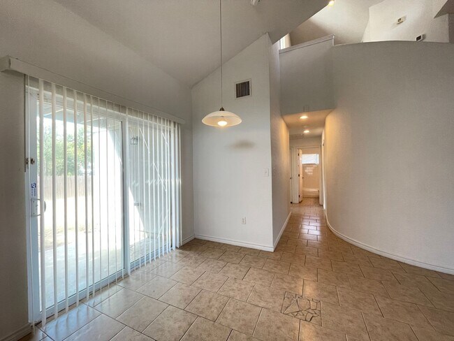 Photo - 206 Ariana Ct