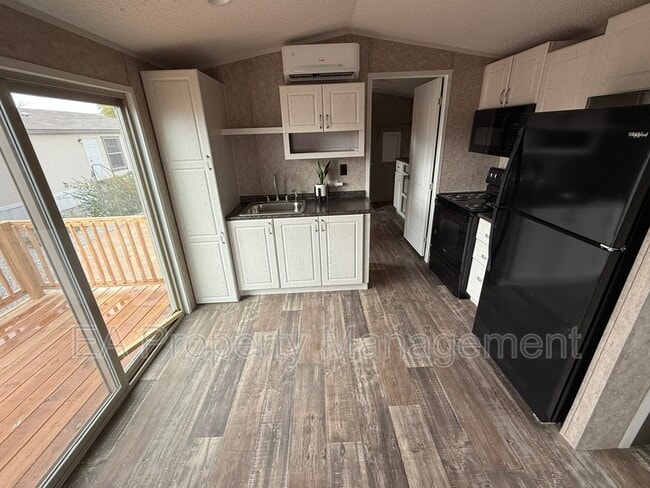 Photo - 7608 Leanne St NE