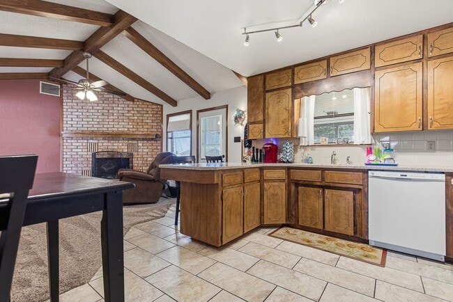 Photo - Spacious 3 bedroom 2 bath home with Solar Panels