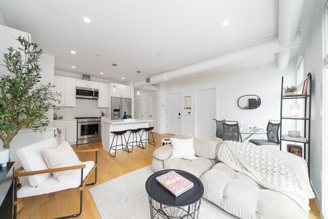 Building Photo - 414 1st St Unit 5 Rental