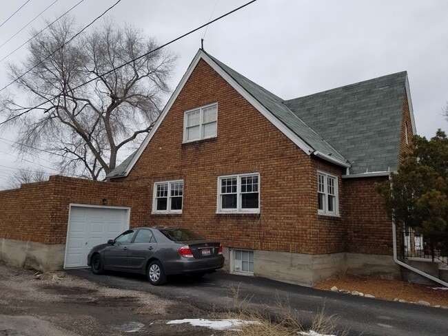Garage and Driveway - 426 W Benton St Unit 426 West