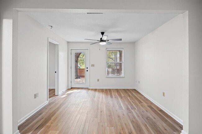 Photo - 2604 Canterbury St