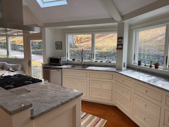 Photo - 150 Ferry Rd