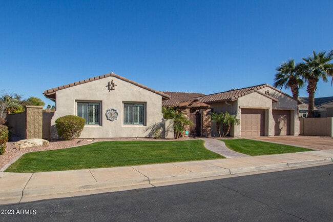 885 W Palo Brea