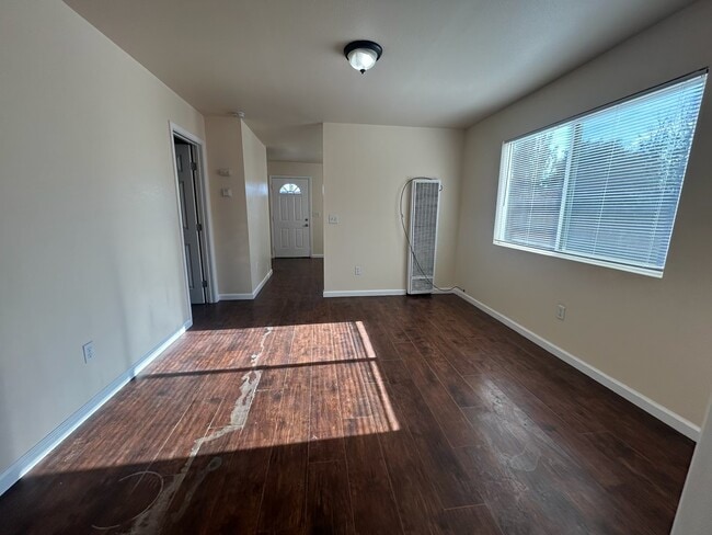 Photo - 425 Hyland Dr