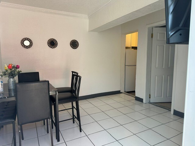 Separate livingroom - 200 SW 51st Pl Unit Efficiency