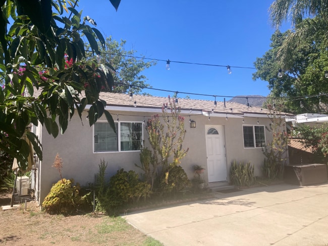 Building Photo - 15043 Larkspur St Rental