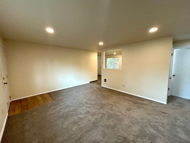 Building Photo - 1308 N Alder St Unit 1308 N Alder #1