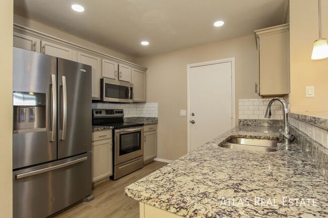 Building Photo - 8503 W Pierson St Rental