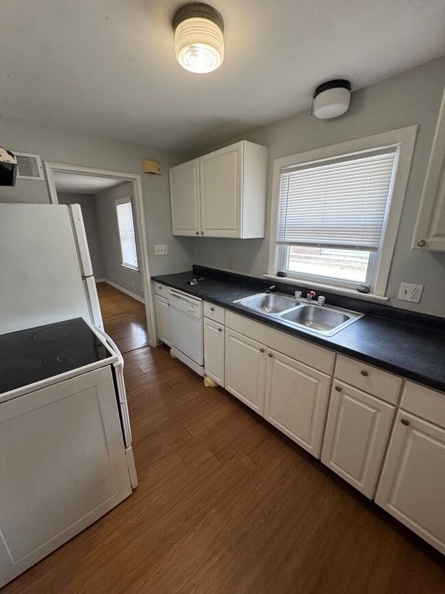 Photo - 1180 Windsor Dr