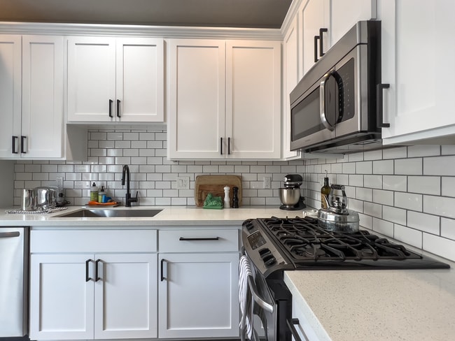Photo - Beautiful 3 bedroom, 2.5 bath home in North Portland! Amazing Modern Kitchen and Great Natural Li...