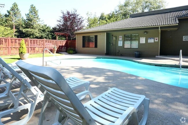 Pool - Creekwood