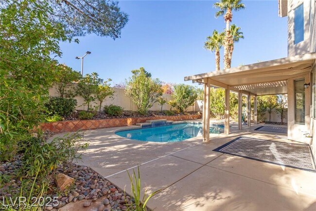 Photo - 2121 Whitebirch Ln
