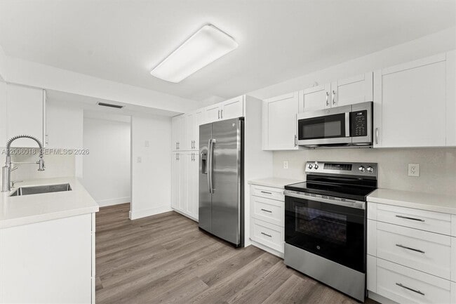 Photo - 16171 Blatt Blvd Unidad 401