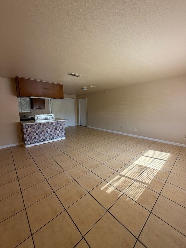 Building Photo - 3735 Myrtle Ave Unit 3735 MYRTLE AVENUE