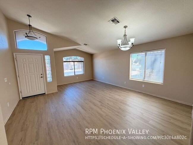 Photo - 15991 W Moreland St