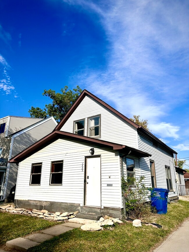 Building Photo - 1435 7th St