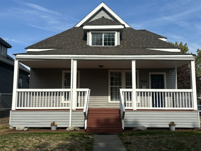 Charming 5-bed 2-bath Home Near Kendall Yards - Charming 5-bed 2-bath Home Near Kendall Yards