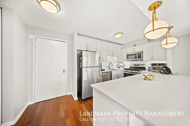 Photo - 1309 N Wells St