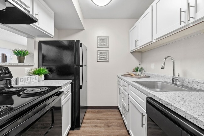 Hickory - 2 Bed / 2 Bath - 855 Sq.Ft.