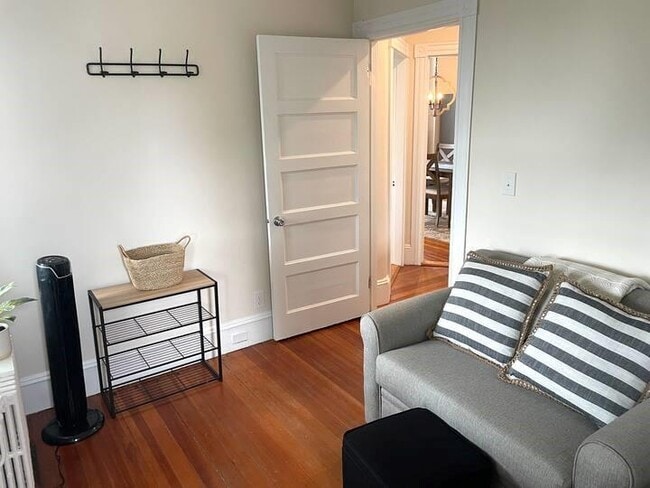 Photo - 41 Merton Rd Unit 2