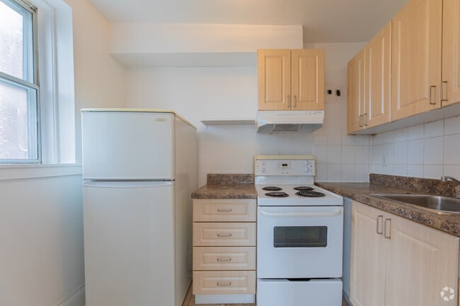1BR, 1BA - 650SF - Kitchen