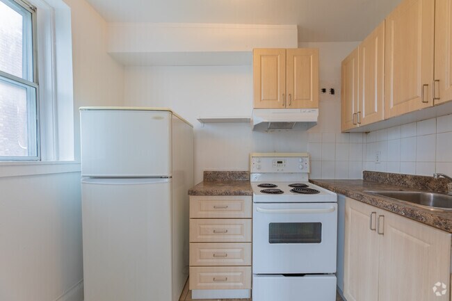 1BR, 1BA - 650SF - Kitchen - Donlands Apartments