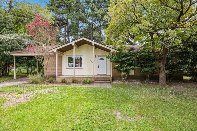 Building Photo - 1033 Xavier Dr Rental