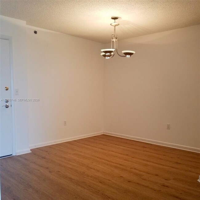 Building Photo - 19999 E Country Club Dr Unit 1505