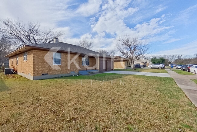 Photo - 738 Willowood Ln